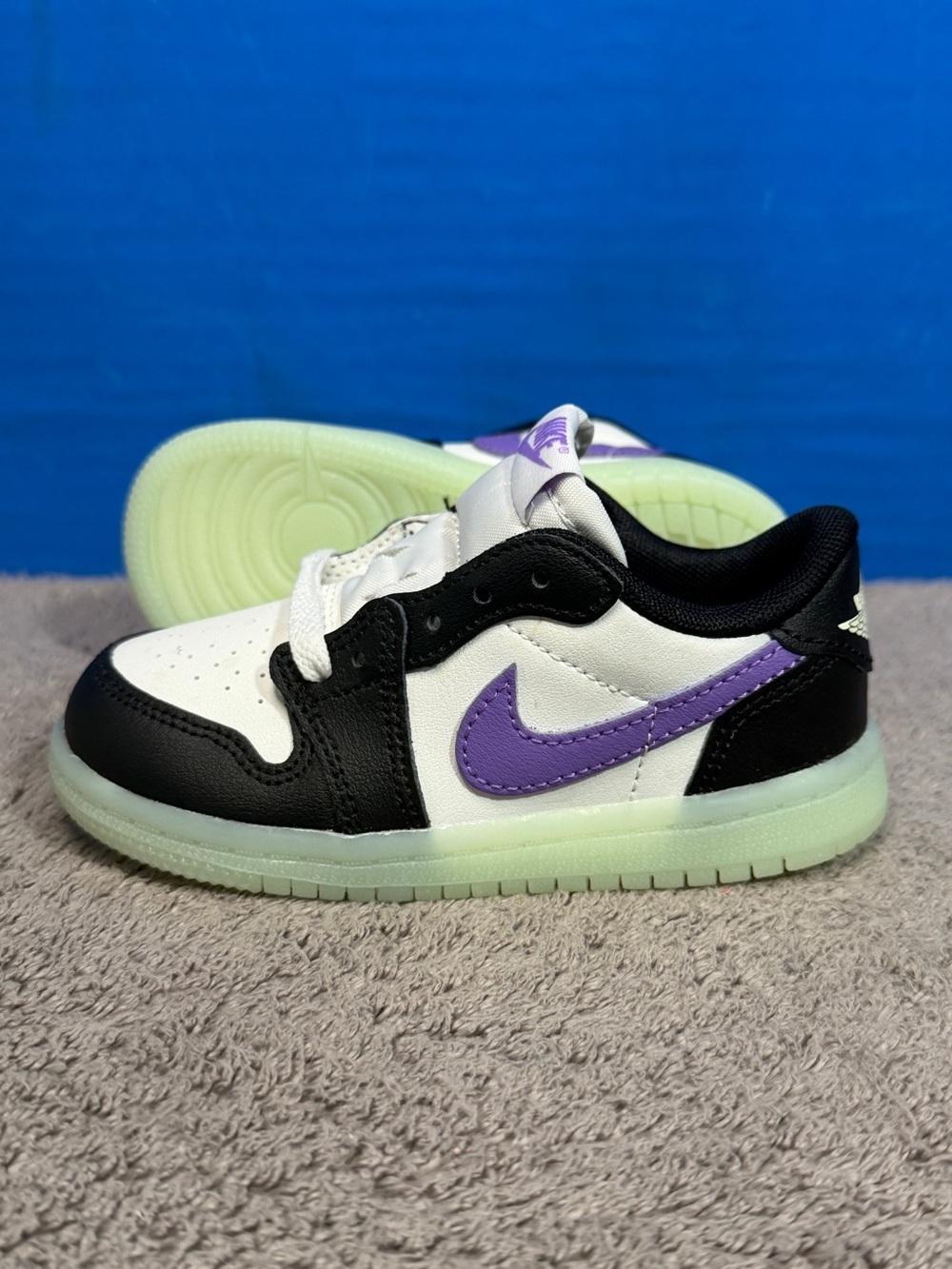 Jordan 1 low retro td
Black raspberry
Brand new - Picture 1 of 6